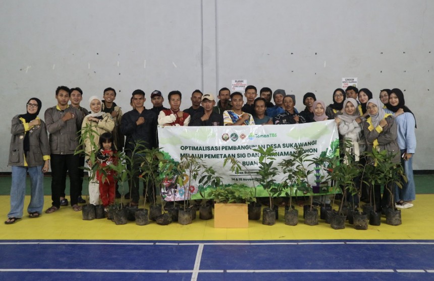 itb-students-community-service-strengthens-agricultural-land-resilience-in-sukawangi-village