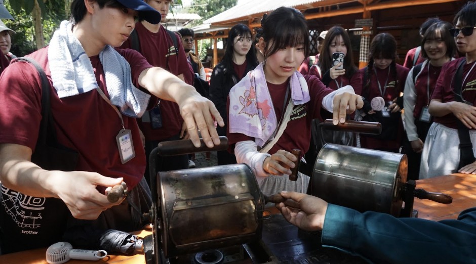 kolaborasi-itb-dan-nagoya-university-hadirkan-pengalaman-akademik-dan-budaya-di-desa-mekarlaksana