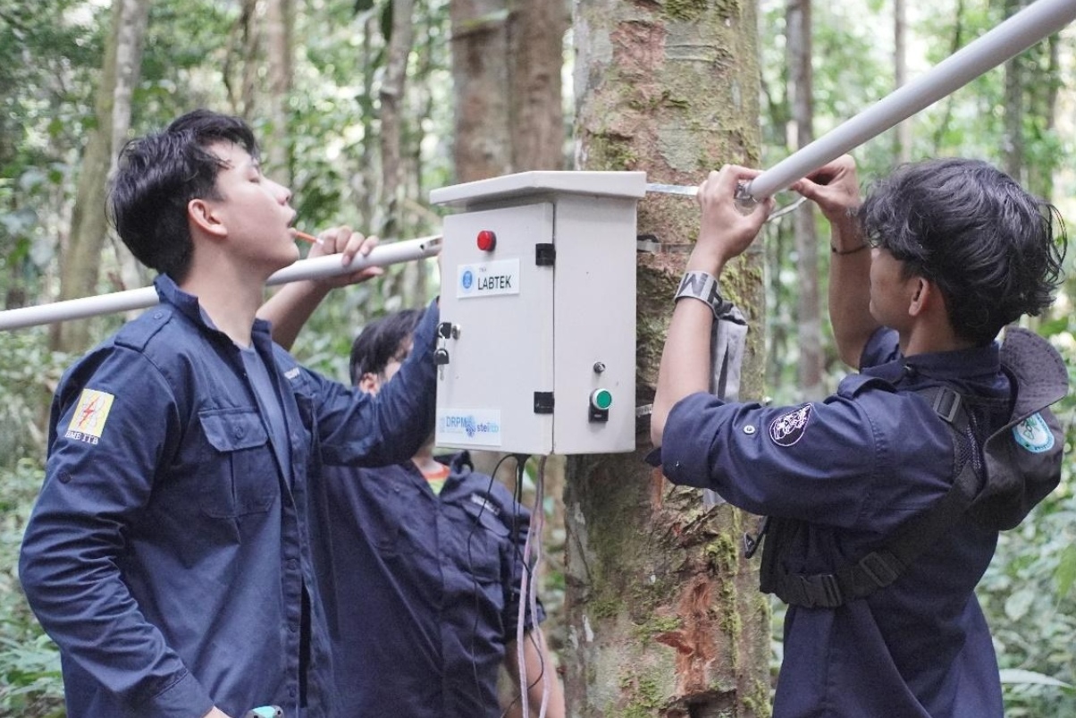 terang-dalam-rimba-inovasi-dosen-dan-mahasiswa-itb-dukung-aktivitas-petani-rotan