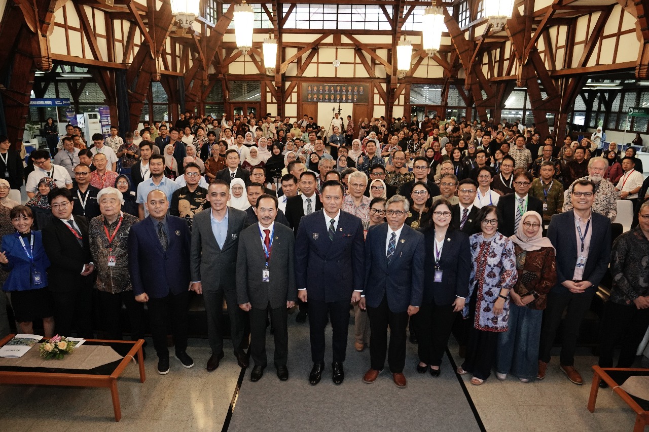 menko-ahy-tutup-sibe-2025-di-itb-infrastruktur-berkelanjutan-jadi-katalis-ketahanan-dan-kesejahteraan-bangsa