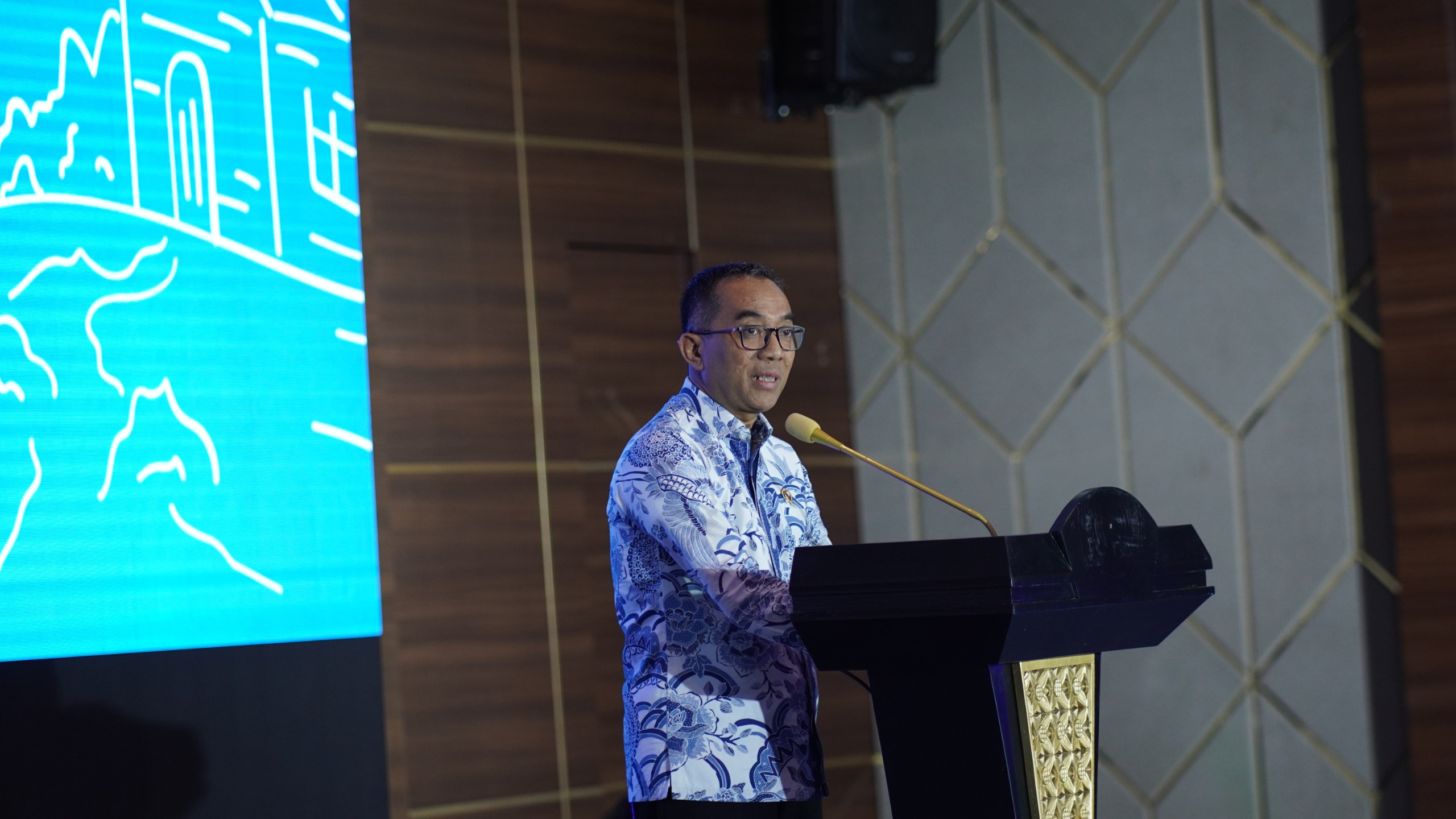 mendiktisaintek-tekankan-peran-pemimpin-masa-depan-dalam-leadership-night-2025-sbm-itb