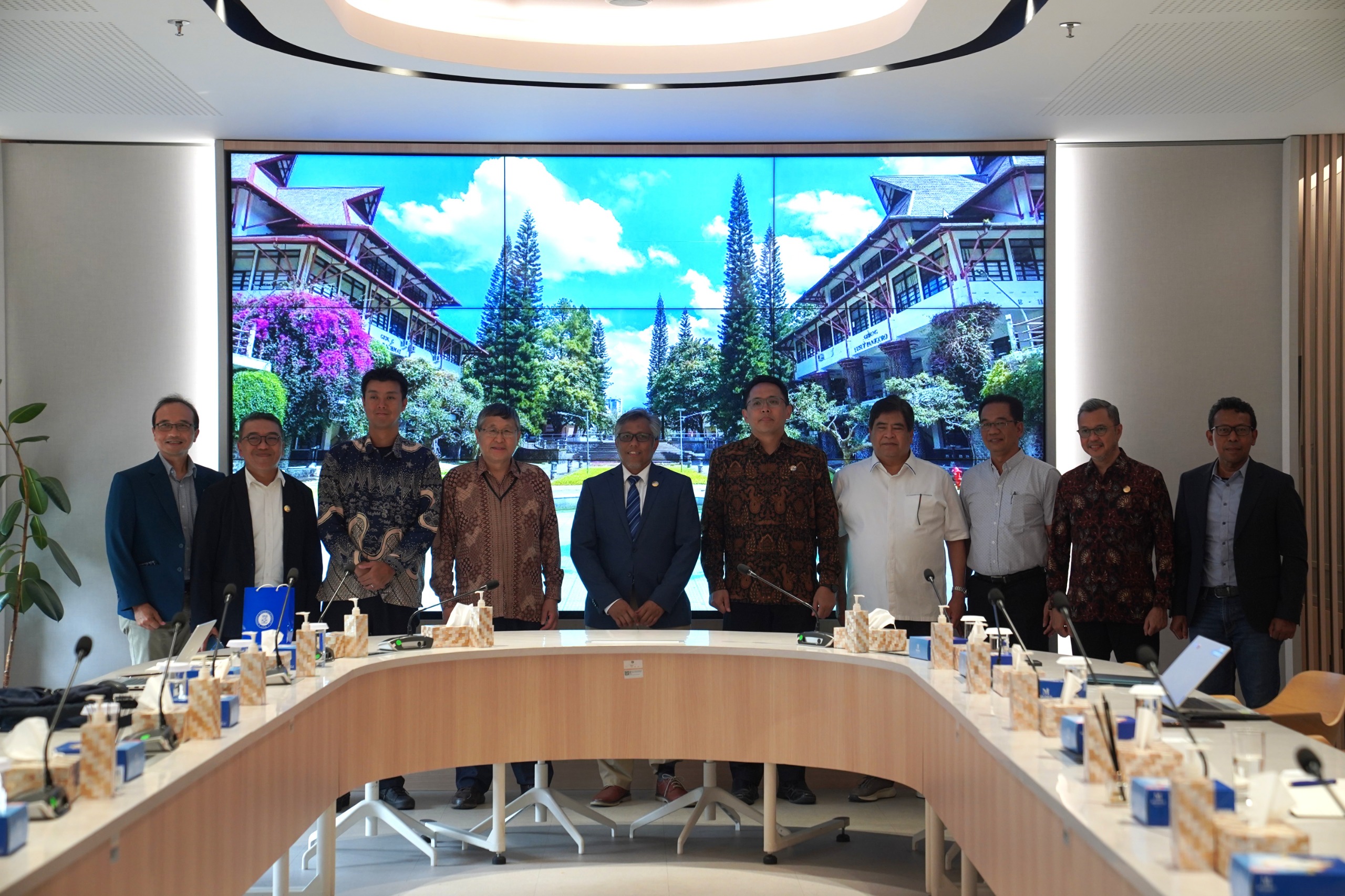 kemdiktisaintek-itb-nedo-toyota-dan-apindo-jajaki-kerja-sama-strategis-indonesiajepang-di-bidang-energi-bersih-dan-teknologi-industri