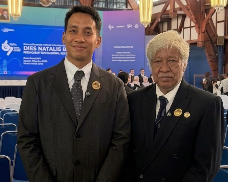two-generations-of-dedication-father-and-son-both-itb-lecturers-receive-awards-at-the-67th-dies-natalis