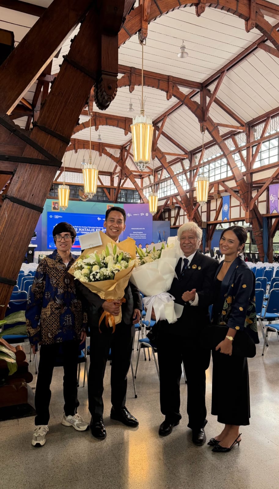 two-generations-of-dedication-father-and-son-both-itb-lecturers-receive-awards-at-the-67th-dies-natalis