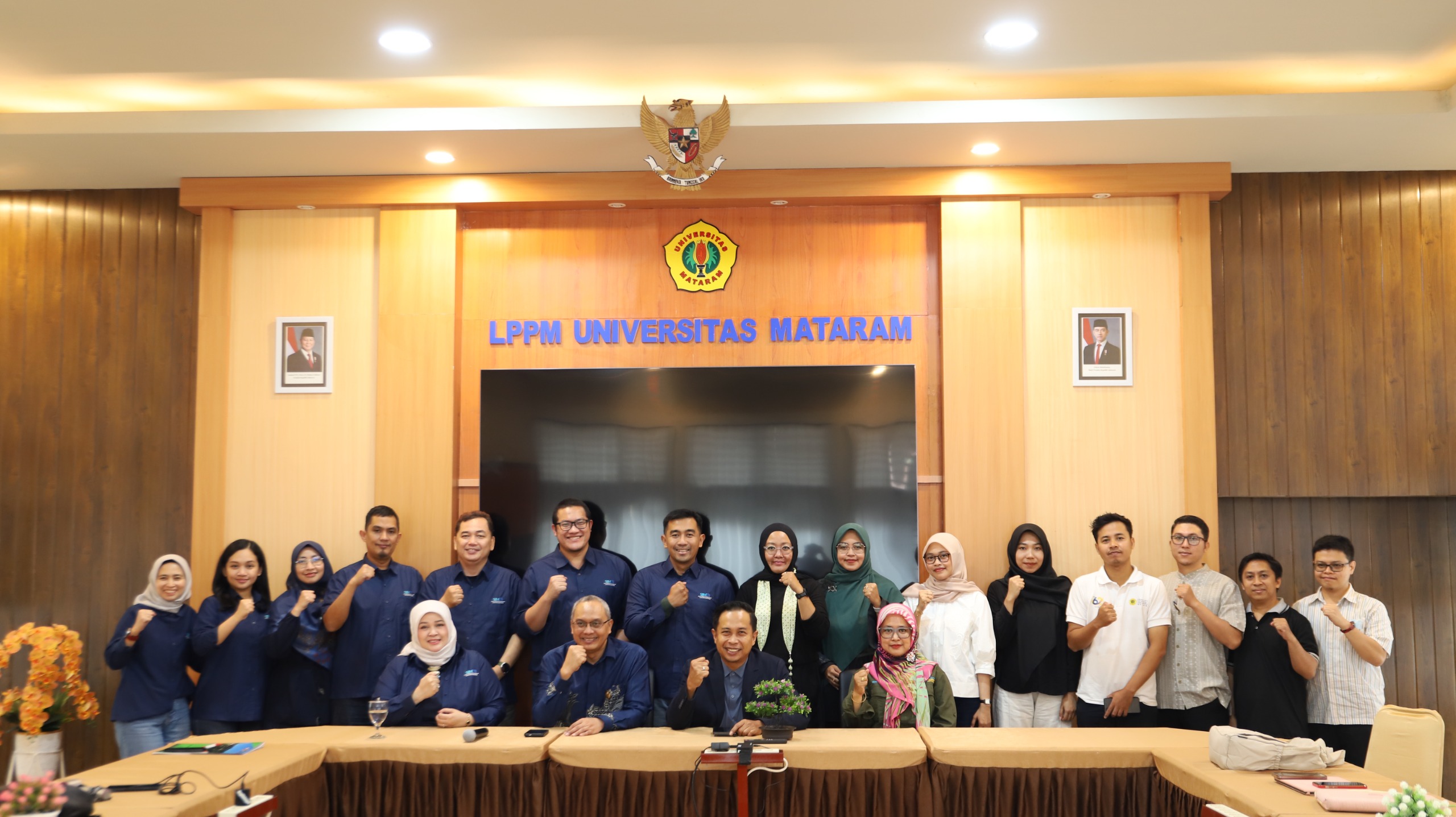 KK People and Knowledge Management SBM ITB Dorong Penguatan Ekonomi Masyarakat melalui Kolaborasi Pengabdian Bersama UNRAM