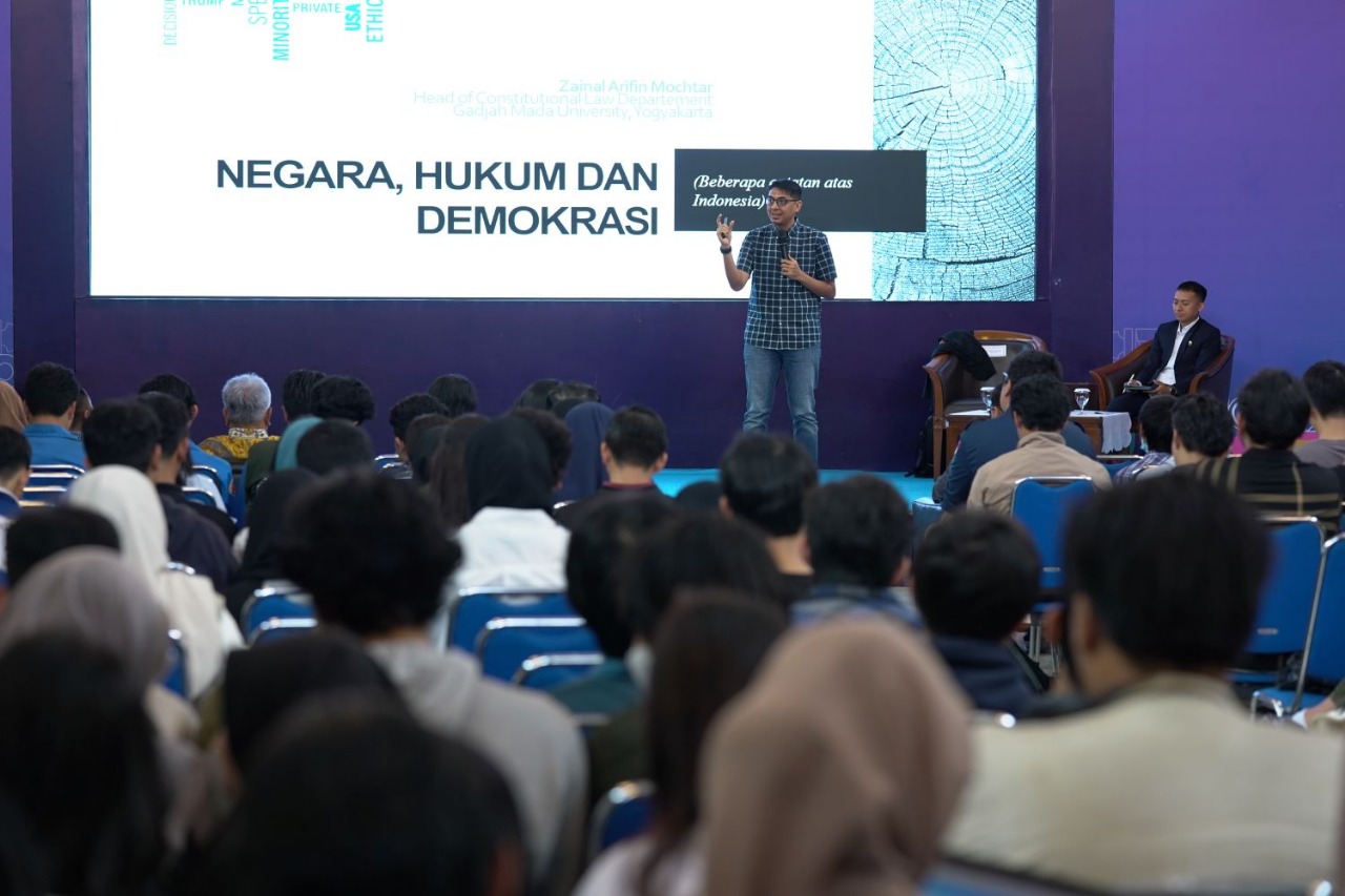 studium-generale-itb-bahas-konsep-negara-hukum-dan-demokrasi-dalam-sistem-konstitusi-modern-di-indonesia